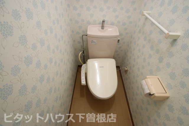 トイレ　写真は以前リフォームした部屋です。
