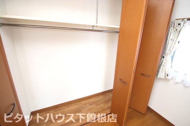 収納　写真は以前リフォームした部屋です。