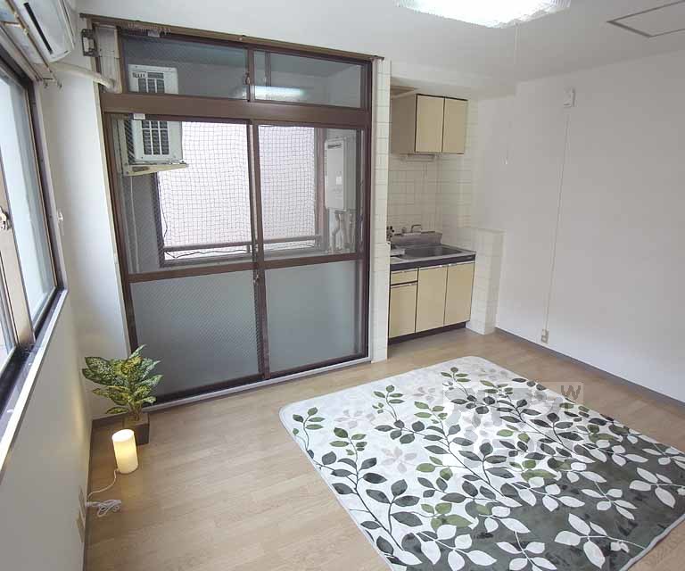 居室・リビング　洋室５帖のお部屋です。