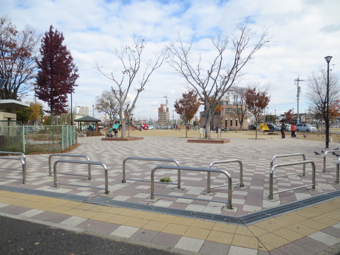 公園　川名公園（公園）まで300m