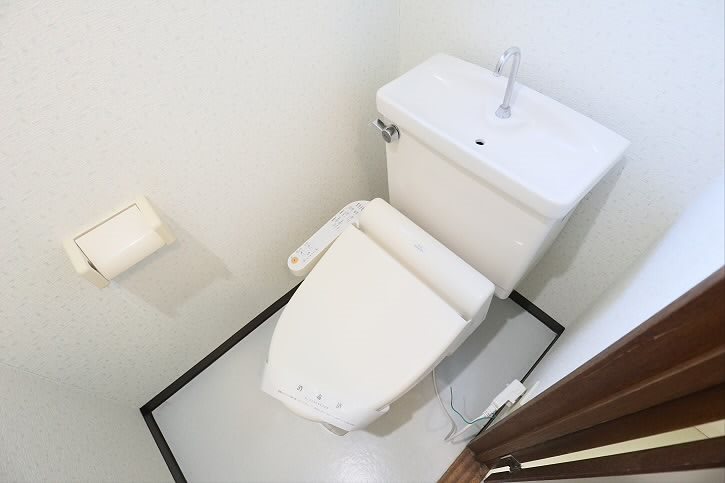 トイレ　別号室の参考写真となります