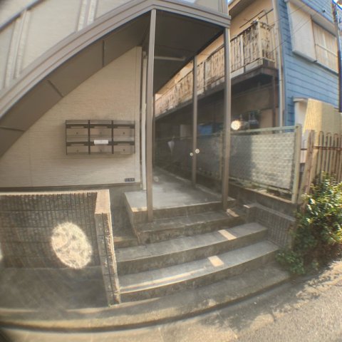 エントランス　落ち着いたエントランスです