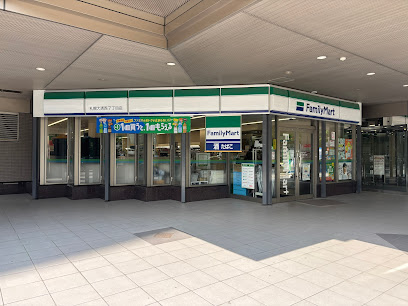 コンビニ　ファミリーマート札幌大通西7丁目店（コンビニ）まで221m