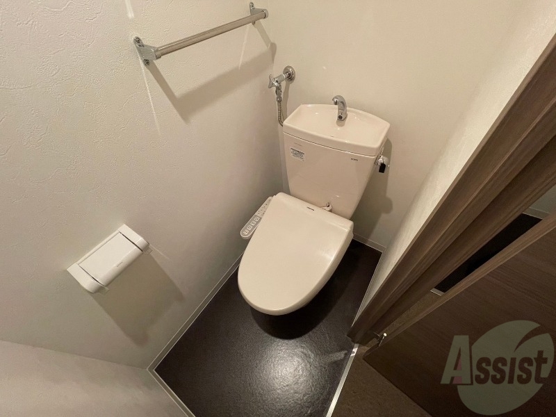 トイレ　こちらはトイレです。清潔感があり、安心して使用できます。