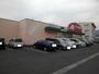 ドラックストア　クスリのアオキ三輪店（ドラッグストア）まで834m
