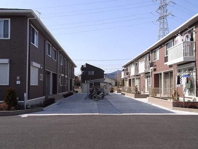 エントランス　★広い敷地内★