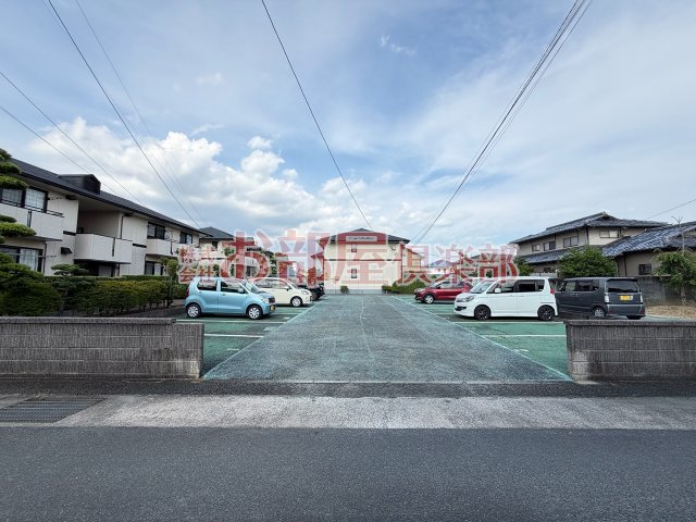 駐車場　車をお持ちの方に嬉しい駐車場付きの物件です