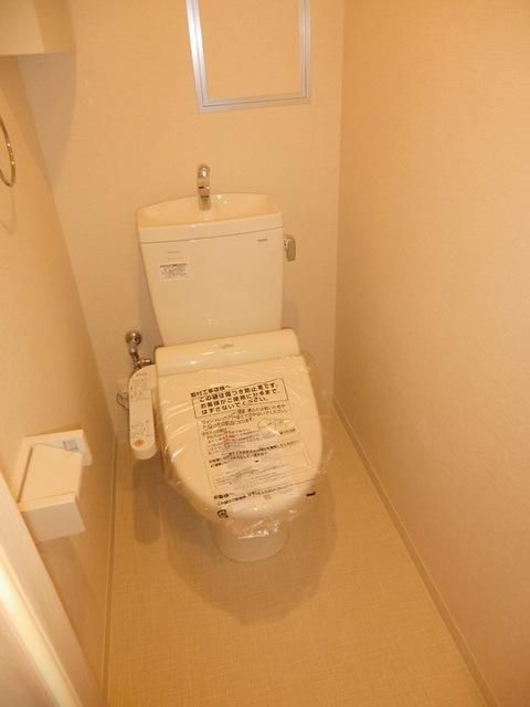 トイレ　清潔感のあるトイレルーム