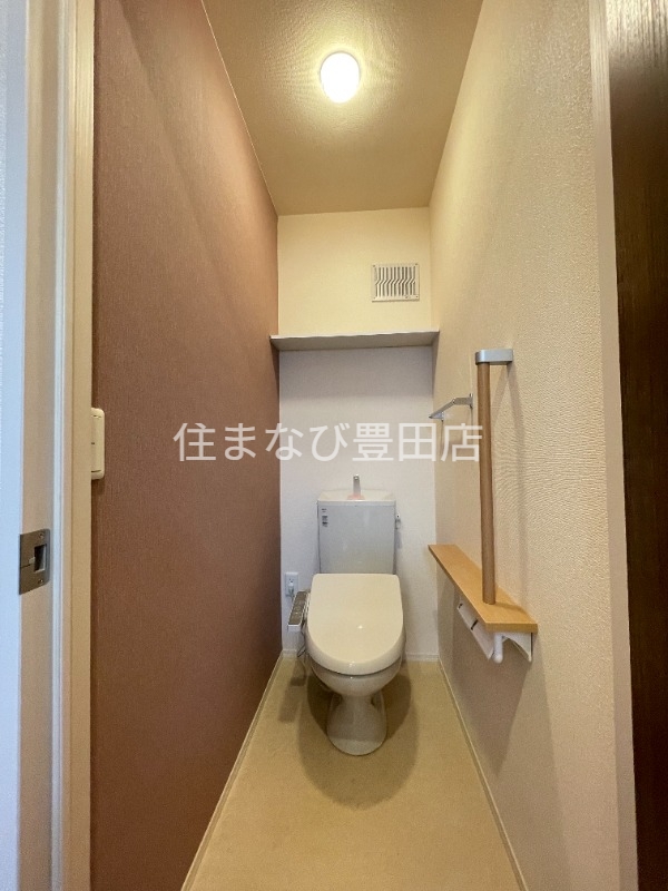 トイレ　改装前（清掃前）
