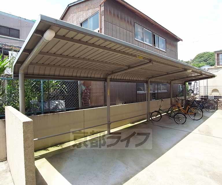 その他共有部分　こんなに広い駐輪場はなかなか珍しいですよ
