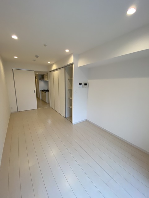 居室・リビング　ゆったり８．１帖・白を基調としたオシャレルーム。