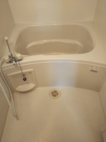 バス・シャワールーム　バス・トイレ別です。同タイプの写真です。
