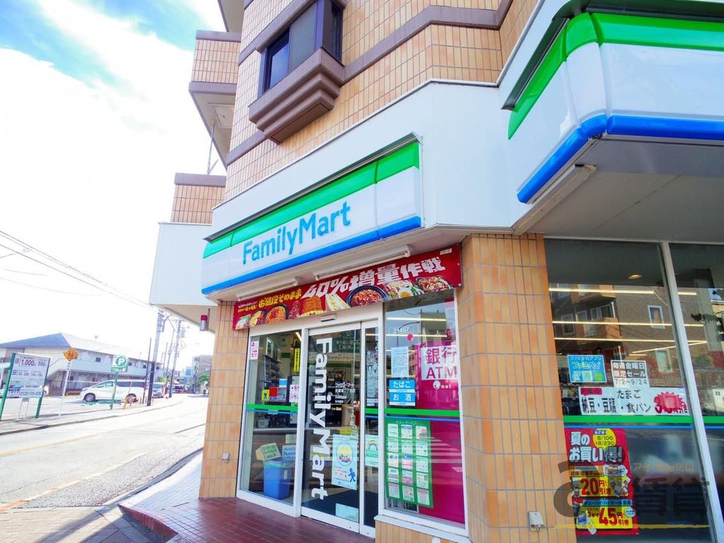 コンビニ　ファミリーマート武蔵境二丁目店（コンビニ）まで300m