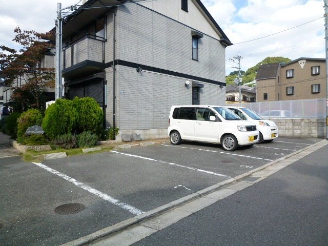 駐車場　。