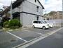 駐車場　。