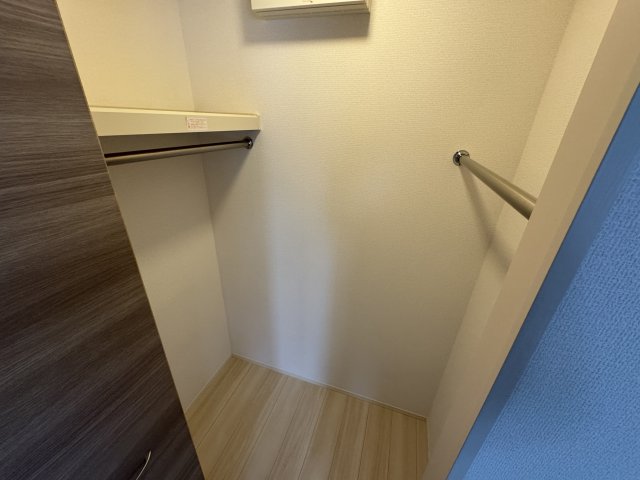 収納　ウォークインクローゼット（南側洋室）