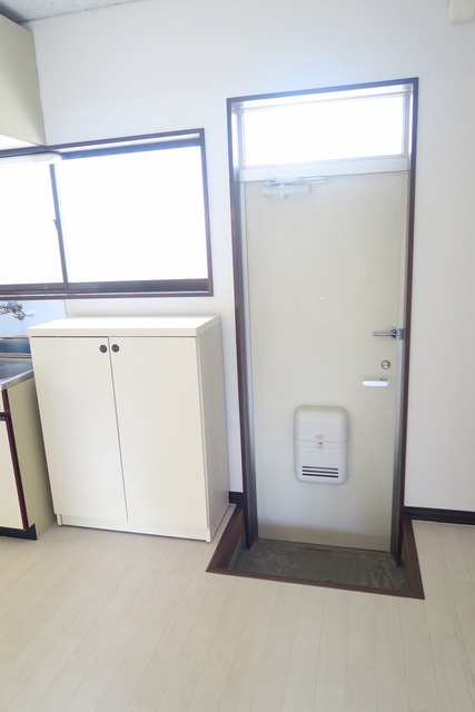 玄関　玄関にはシューズボックス付き