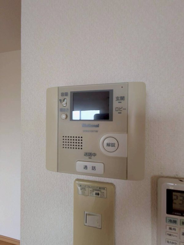セキュリティ　来訪者をカメラで確認できるので女性にも安心です。