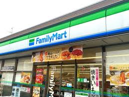 コンビニ　ファミリーマート 富木駅前店（コンビニ）まで655m
