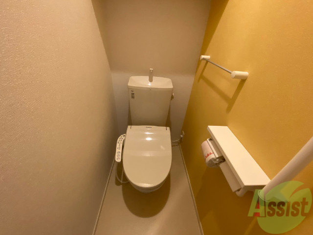 トイレ　トイレは狭すぎず、広すぎない感じが良いですね。