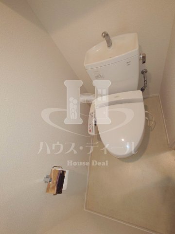 トイレ　落ち着いた色調のトイレです