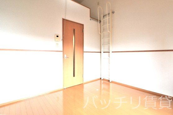 居室・リビング　画像は同型イメージの為、現況を優先いたします。