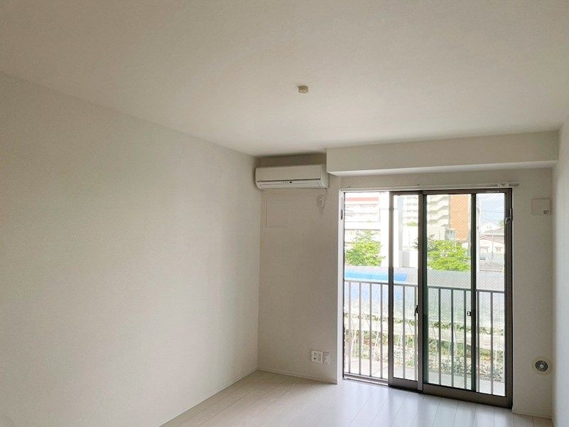 居室・リビング　☆明るい洋室☆