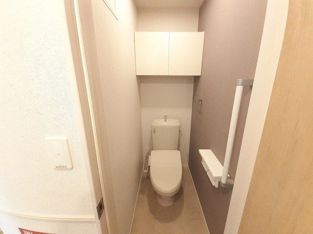 トイレ　同じ施工会社の別物件となります（現状を優先します）
