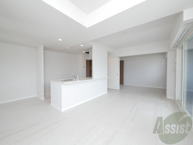 居室・リビング　広くてキレイなお部屋が広がっていて、充実した生活が送れそう。