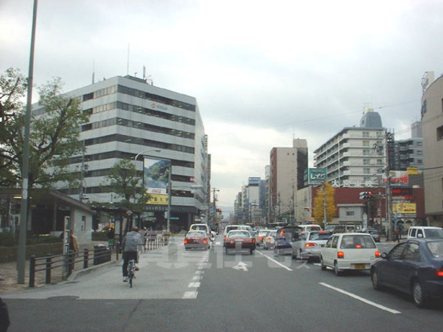 コンビニ　ファミリーマート　四条西洞院（コンビニ）まで161m