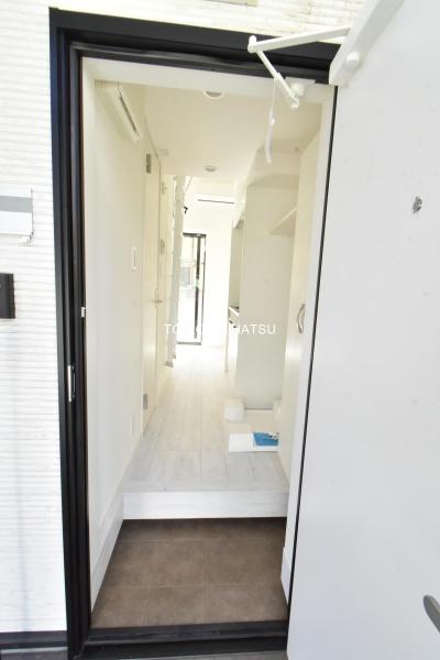 玄関　別部屋の参考写真です。