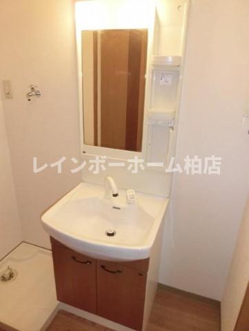 洗面設備　独立洗面台です