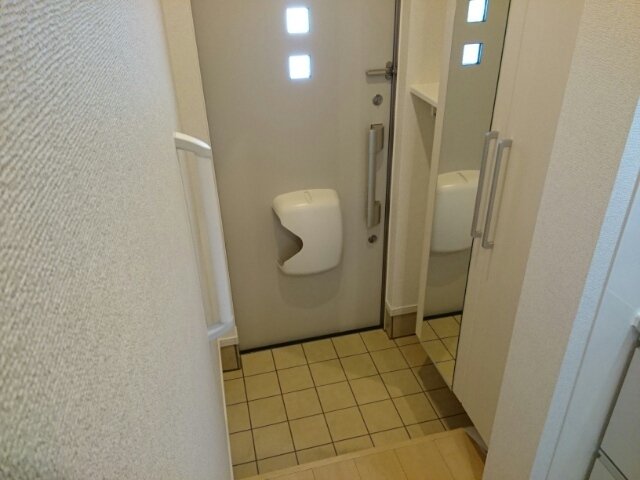 玄関　収納もある玄関です