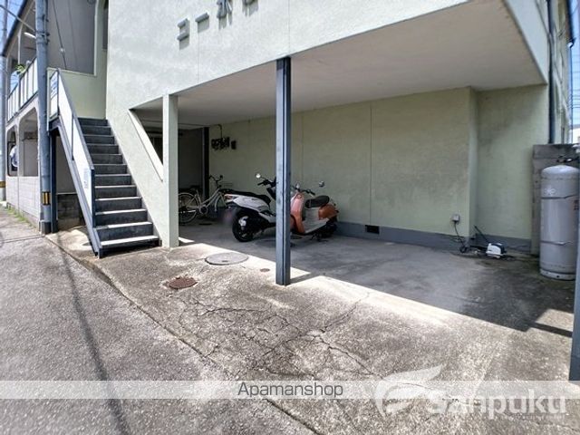 駐車場　駐車場