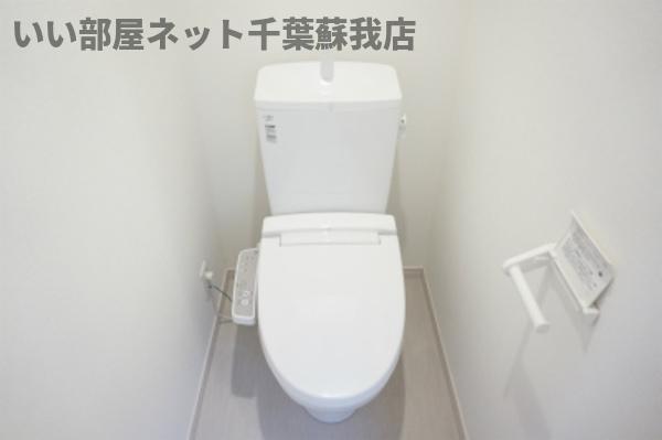 トイレ　今の時代にマッチした温水洗浄機能付きです！