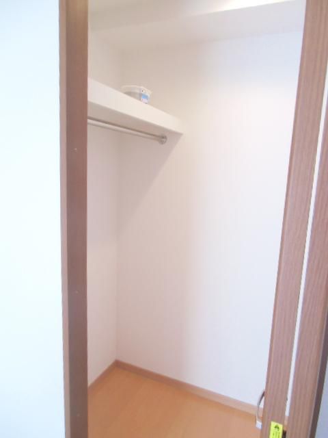 収納　たっぷり収納のウォークインクローゼット