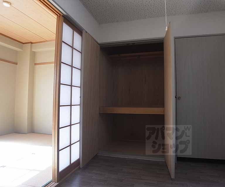 収納　押入