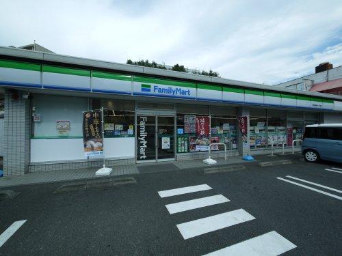 コンビニ　ファミリーマート 世田谷粕谷一丁目店（コンビニ）まで242m
