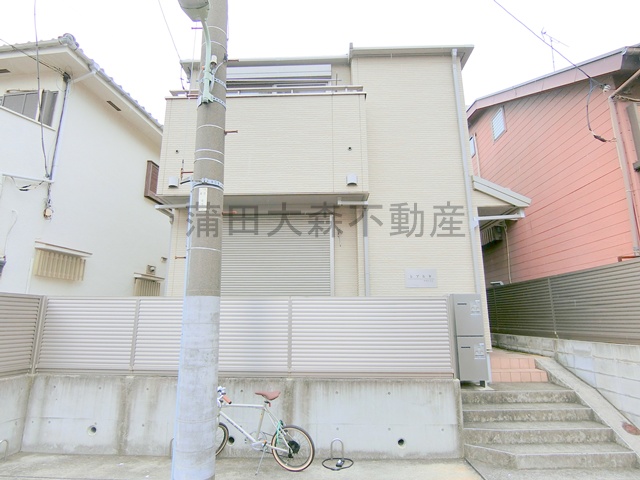 建物外観　2013年9月築　木造地上2階建て総戸数2戸　東京都大田区中