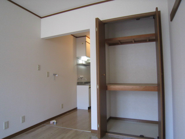 収納　写真は同タイプ別部屋です。
