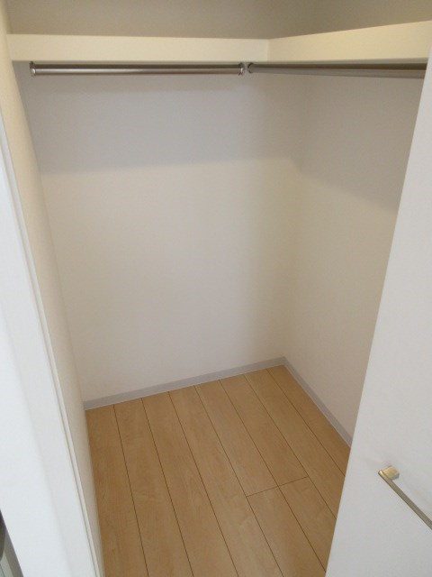 収納　※同じ間取りの別室の写真です。