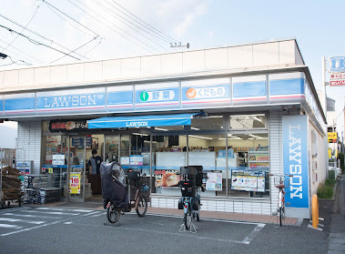 コンビニ　ローソン 世田谷砧五丁目店（コンビニ）まで815m