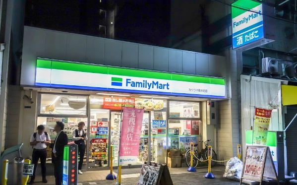コンビニ　ファミリーマート カツラギ南本町店（コンビニ）まで201m