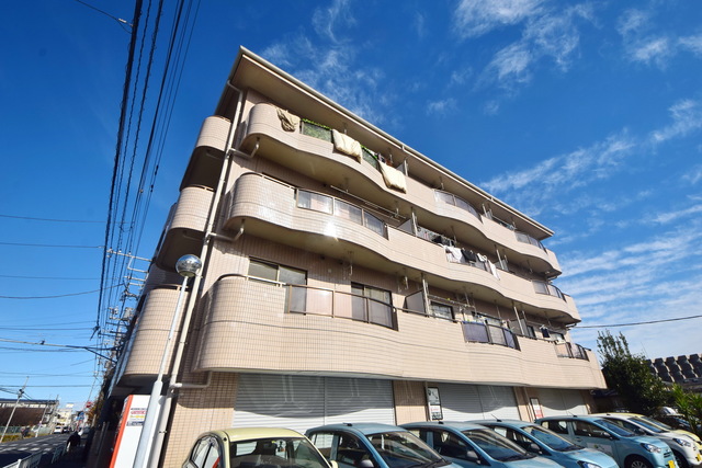 建物外観　～かっちりマンション～