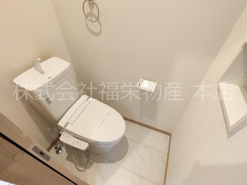 トイレ　洗浄機能付き便座