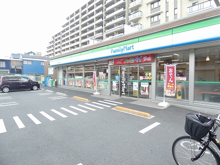 コンビニ　ファミリーマート 西六郷三丁目店（コンビニ）まで236m