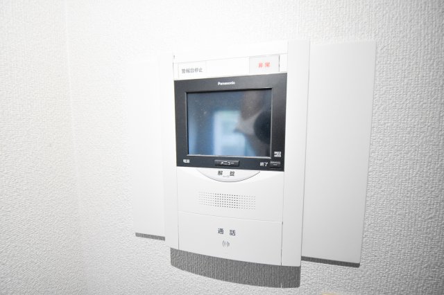 セキュリティ　TVモニターホンは安心ですね。誰か確認してから開けて下さいね