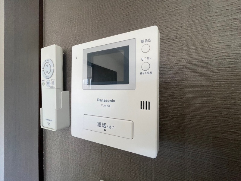 セキュリティ　ＴＶモニター付インターホンです。来客者の顔が見えるので安心！