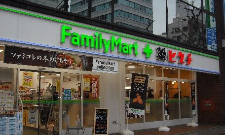 ドラックストア　ファミリーマート＋薬ヒグチ亀戸東口店（ドラッグストア）まで807m