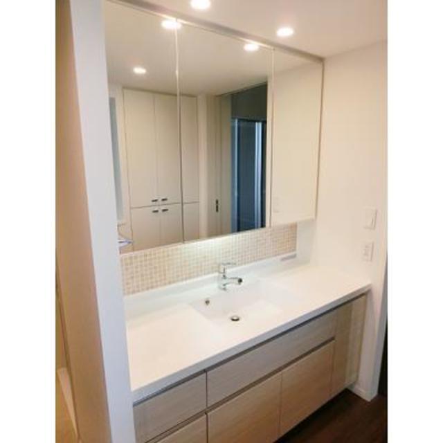 洗面設備　※写真は同タイプ住戸です。